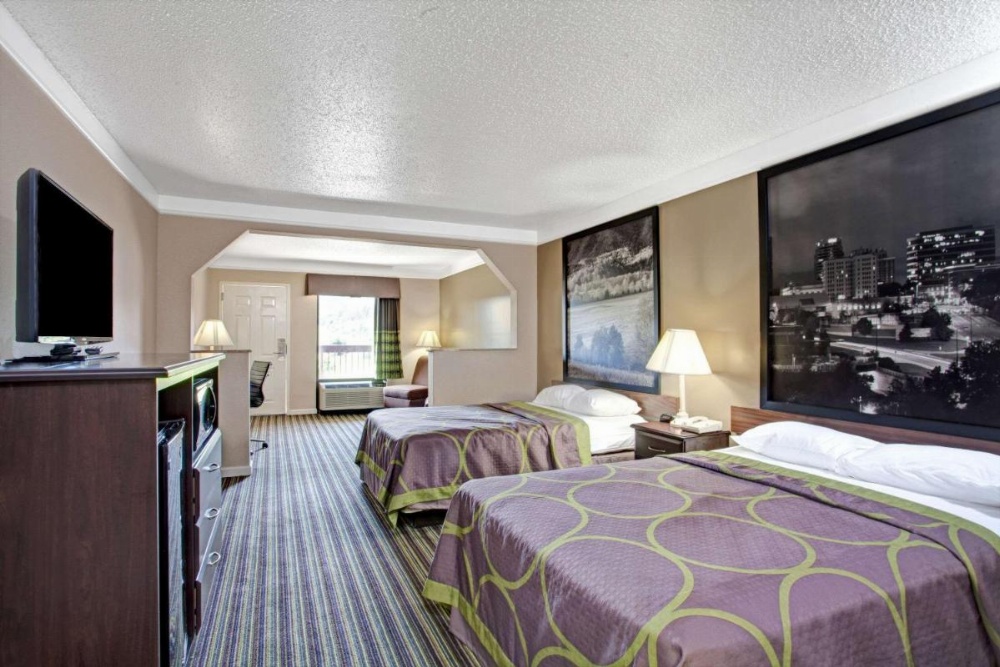 Super 8 by Wyndham Knoxville East Image 14