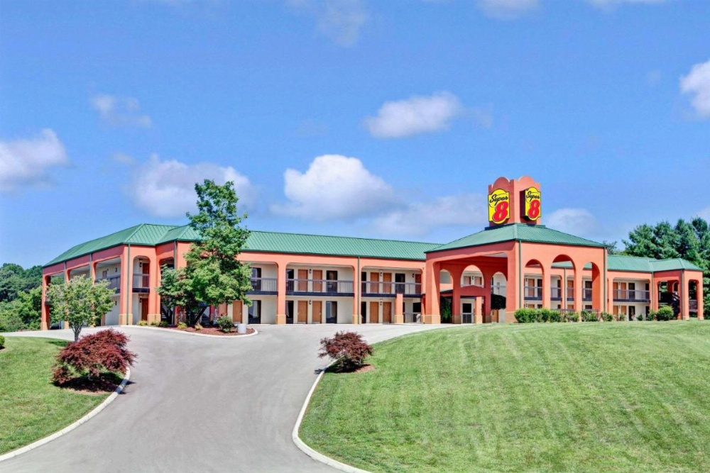 Super 8 by Wyndham Knoxville East Image 25