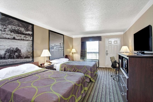 Super 8 by Wyndham Knoxville East image 4