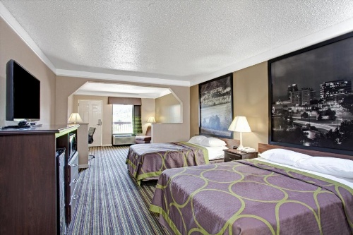 Super 8 by Wyndham Knoxville East image 6
