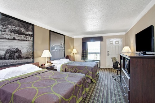 Super 8 by Wyndham Knoxville East image 7