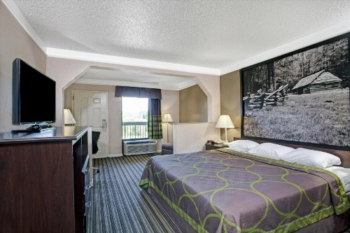 Super 8 by Wyndham Knoxville East image 8